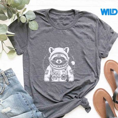 VintageRaccoonAstronautInSpacesuitOuterSpacetshirt